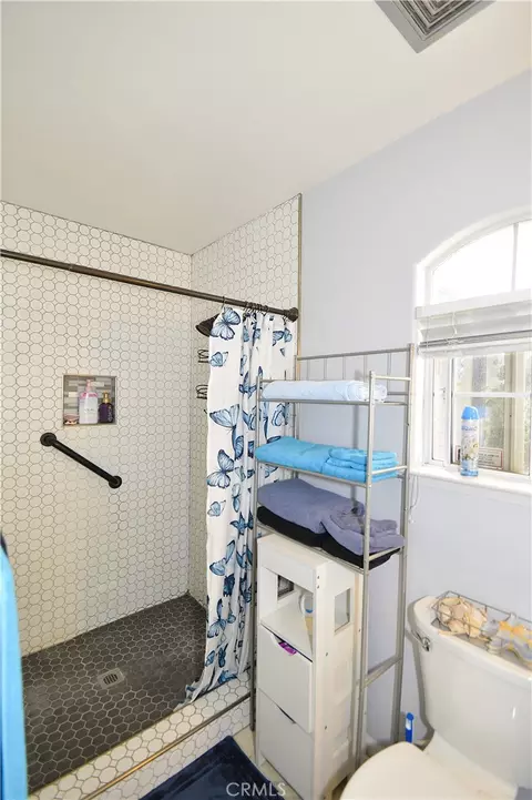 Bath - 29710 Avenue 22, Madera, CA 93638 photo 1 of 7