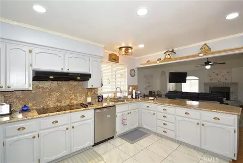 Kitchen - 29710 Avenue 22, Madera, CA 93638 photo 2 of 4
