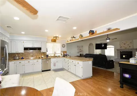 Kitchen - 29710 Avenue 22, Madera, CA 93638 photo 4 of 4