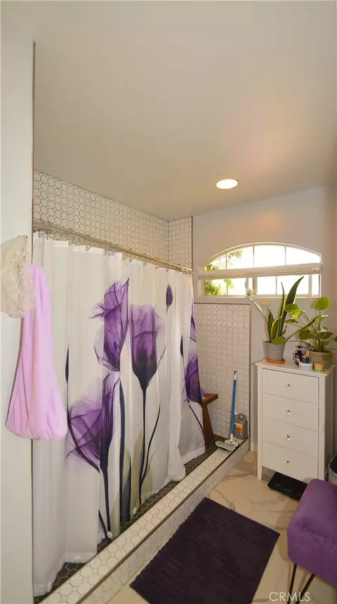 Bath - 29710 Avenue 22, Madera, CA 93638 photo 6 of 7