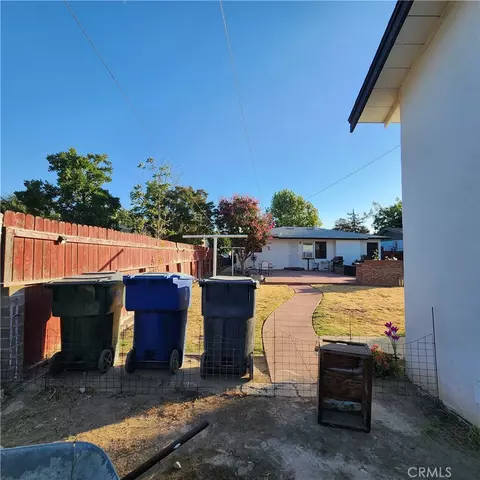 Exterior - 417 N O St, Madera, CA 93637 photo 8 of 10