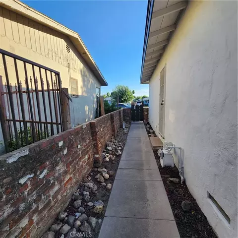 Exterior - 417 N O St, Madera, CA 93637 photo 3 of 10