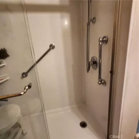 Bath - 417 N O St, Madera, CA 93637 photo 1 of 1