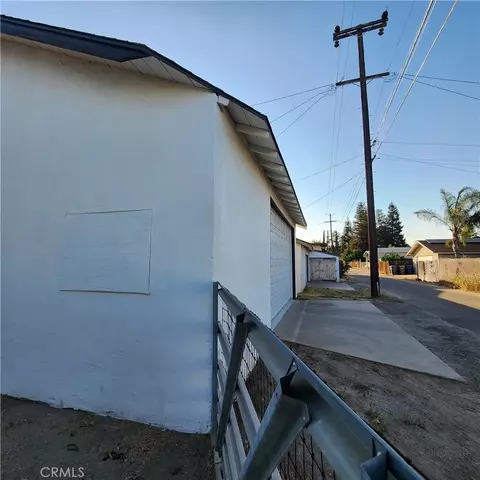 Exterior - 417 N O St, Madera, CA 93637 photo 7 of 10