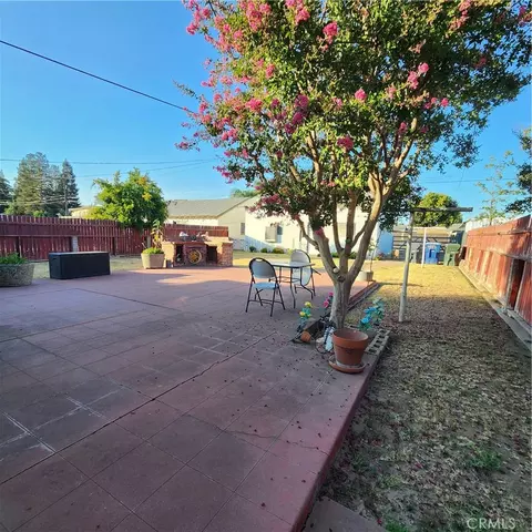 Exterior - 417 N O St, Madera, CA 93637 photo 4 of 10
