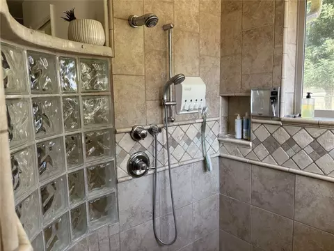 Bath - 31255 Palm Dr, Exeter, CA 93221 photo 1 of 1