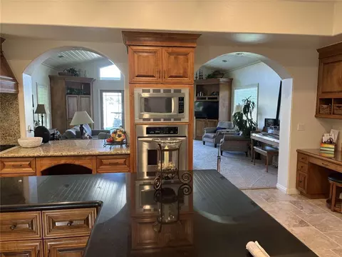Kitchen - 31255 Palm Dr, Exeter, CA 93221 photo 2 of 4