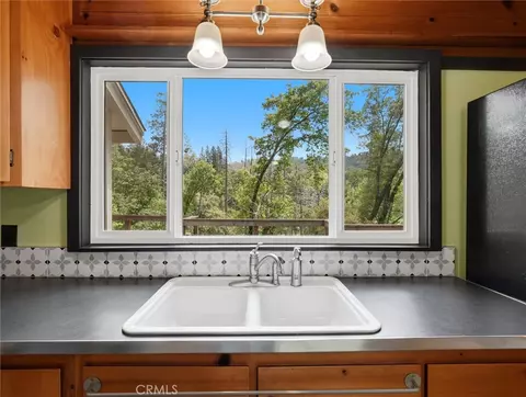 Kitchen - 60036 Cascadel Dr S, North Fork, CA 93643 photo 5 of 6