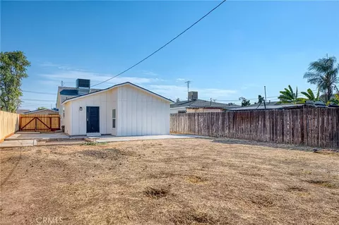Exterior - 1651 5th St, Clovis, CA 93611 photo 6 of 9