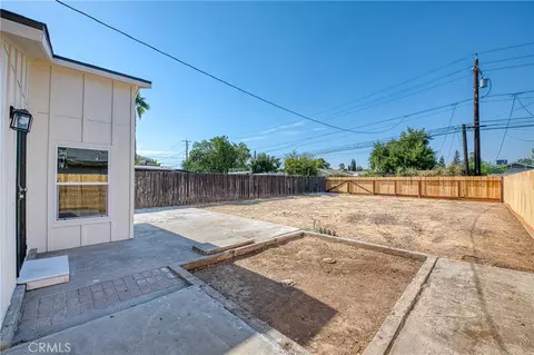 Exterior - 1651 5th St, Clovis, CA 93611 photo 4 of 9