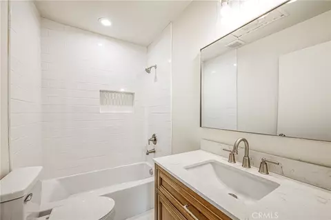 Bath - 1651 5th St, Clovis, CA 93611 photo 2 of 2