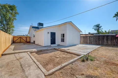 Exterior - 1651 5th St, Clovis, CA 93611 photo 5 of 9