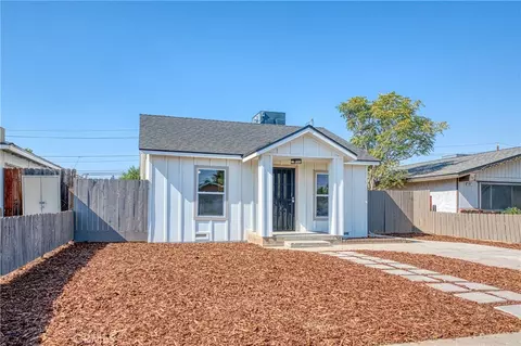 Exterior - 1651 5th St, Clovis, CA 93611 photo 3 of 9