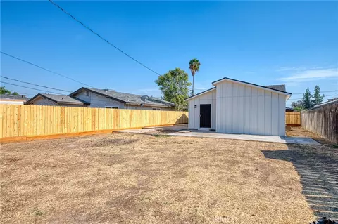 Exterior - 1651 5th St, Clovis, CA 93611 photo 7 of 9