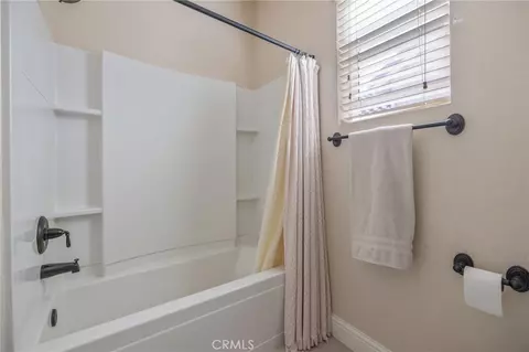 Bath - 3036 Keats Ave, Clovis, CA 93619 photo 2 of 3