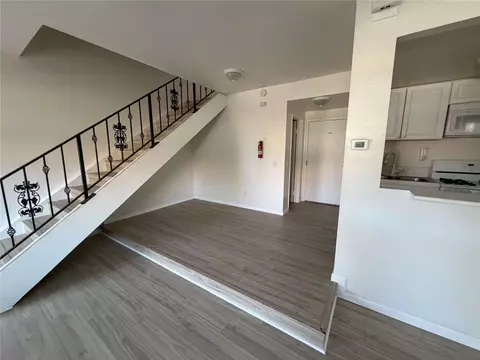 38710 10th St E #12, Palmdale, CA 93550