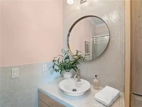 Bath - 17113 Mark, Madera, CA 93636 photo 3 of 7