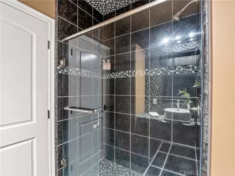 Bath - 17113 Mark, Madera, CA 93636 photo 2 of 7