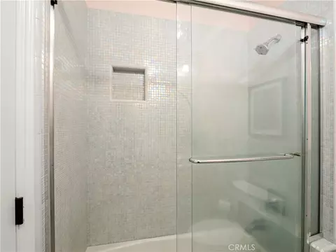 Bath - 17113 Mark, Madera, CA 93636 photo 4 of 7