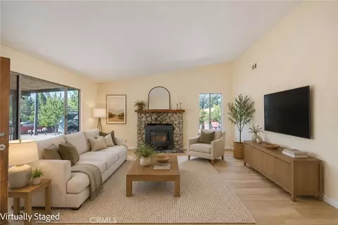 Living - 49832 Pierce, Oakhurst, CA 93644 photo 3 of 7
