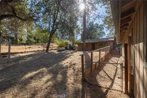 Exterior - 49832 Pierce, Oakhurst, CA 93644 photo 16 of 27