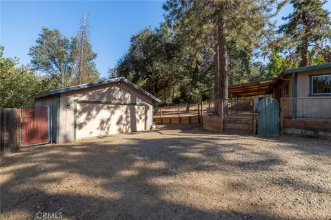 Exterior - 49832 Pierce, Oakhurst, CA 93644 photo 23 of 27