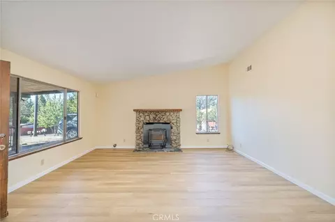 Living - 49832 Pierce, Oakhurst, CA 93644 photo 2 of 7