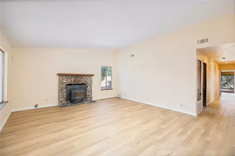 Living - 49832 Pierce, Oakhurst, CA 93644 photo 6 of 7