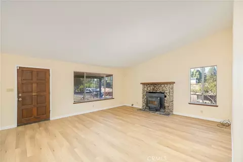 Living - 49832 Pierce, Oakhurst, CA 93644 photo 4 of 7
