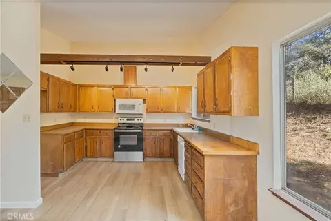 Kitchen - 49832 Pierce, Oakhurst, CA 93644 photo 1 of 2