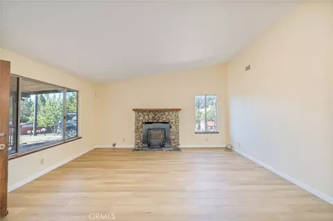 Living - 49832 Pierce, Oakhurst, CA 93644 photo 2 of 7