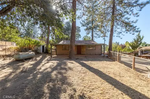Exterior - 49832 Pierce, Oakhurst, CA 93644 photo 19 of 27