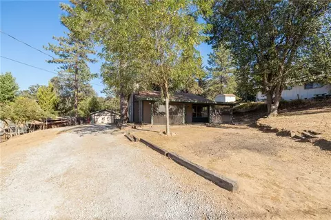 Exterior - 49832 Pierce, Oakhurst, CA 93644 photo 2 of 27