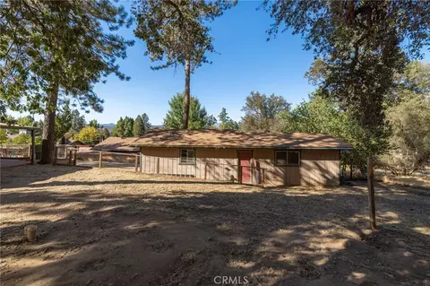 Exterior - 49832 Pierce, Oakhurst, CA 93644 photo 15 of 27