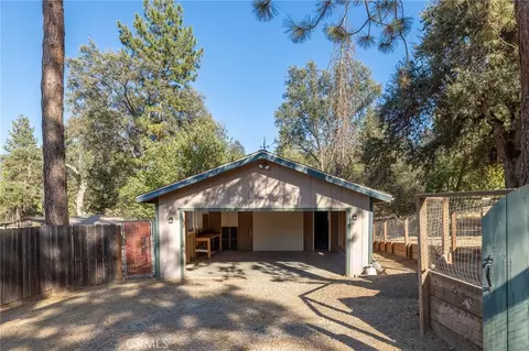 Exterior - 49832 Pierce, Oakhurst, CA 93644 photo 17 of 19