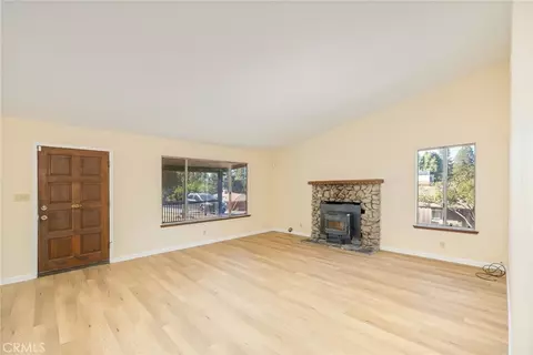 Living - 49832 Pierce, Oakhurst, CA 93644 photo 4 of 7