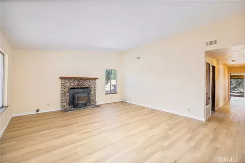 Living - 49832 Pierce, Oakhurst, CA 93644 photo 6 of 7