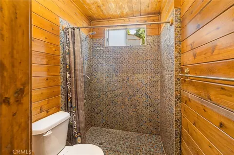 Bath - 49832 Pierce, Oakhurst, CA 93644 photo 2 of 4