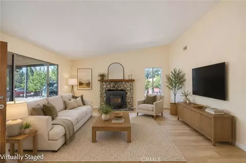 Living - 49832 Pierce, Oakhurst, CA 93644 photo 3 of 7