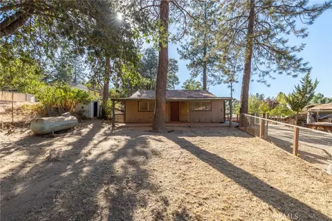 Exterior - 49832 Pierce, Oakhurst, CA 93644 photo 13 of 19