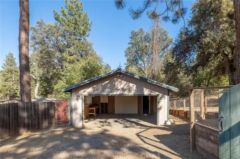 Exterior - 49832 Pierce, Oakhurst, CA 93644 photo 26 of 27