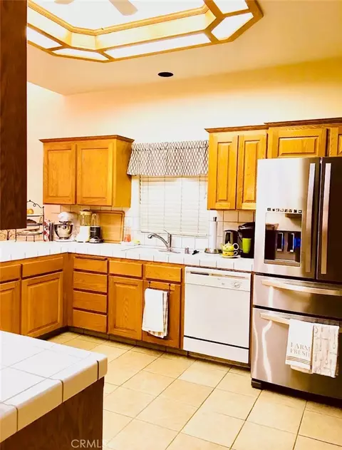 Kitchen - 2559 E Fallbrook, Fresno, CA 93720 photo 1 of 3