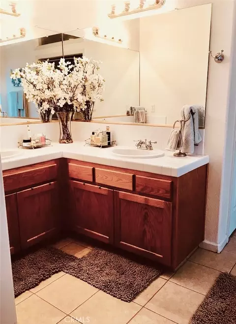 Bath - 2559 E Fallbrook, Fresno, CA 93720 photo 2 of 3