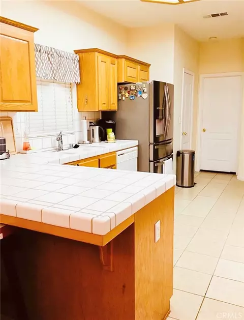 Kitchen - 2559 E Fallbrook, Fresno, CA 93720 photo 2 of 3