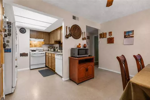 8847 Willis Ave #B-8, Panorama City, CA 91402