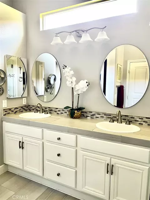 Bath - 23946 Kaleb Dr, Corona, CA 92883 photo 3 of 4