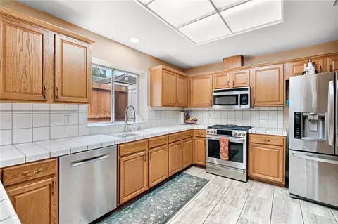 Kitchen - 3605 Doubletree Way, Madera, CA 93637 photo 2 of 3