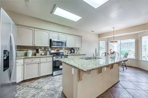 Kitchen - 10588 E Fieldstone Ave, Clovis, CA 93619 photo 2 of 4
