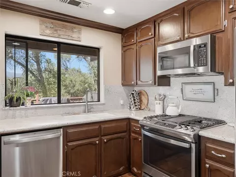 Kitchen - 46004 Spring Trl, Coarsegold, CA 93614 photo 3 of 4