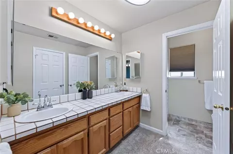 Bath - 571 W Pat, Clovis, CA 93612 photo 3 of 4